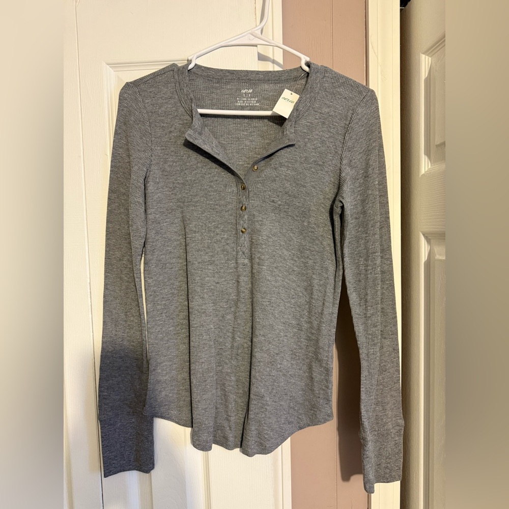 NEW W TAG. Aerie Henley Top. Grey color. Size small. Buttons on top, long sleeve